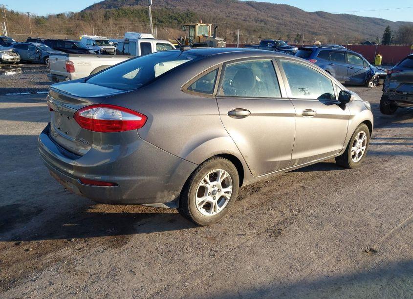 Photo 4 of 2014 Ford Fiesta SE (VIN 3FADP4BJ2EM110536)
