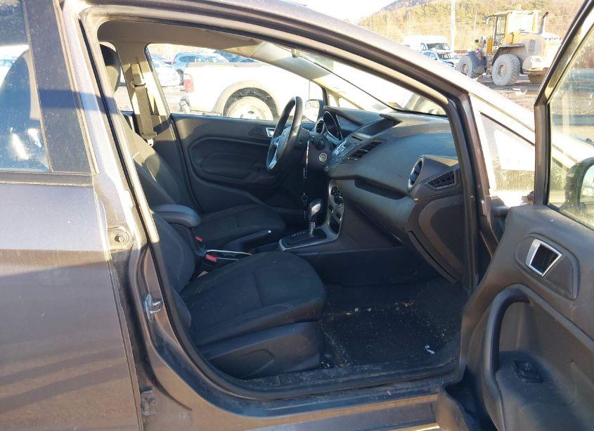 Photo 5 of 2014 Ford Fiesta SE (VIN 3FADP4BJ2EM110536)