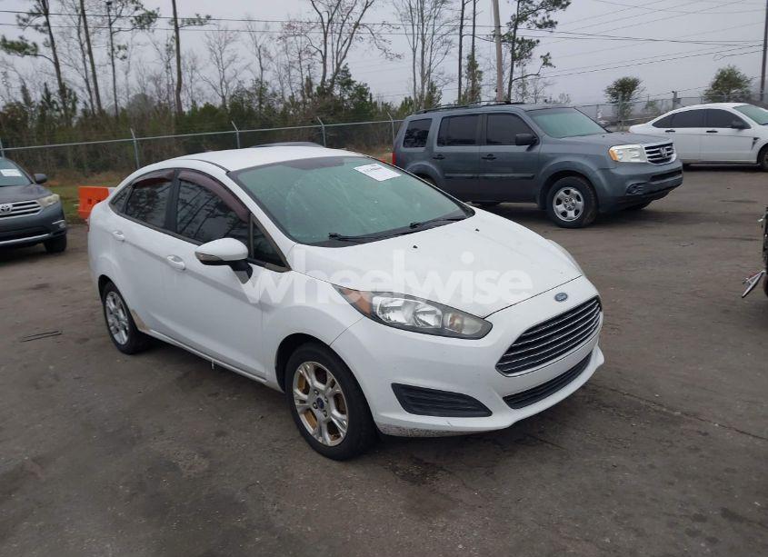 2014 Ford Fiesta SE (VIN 3FADP4BJ2EM189397) main photo