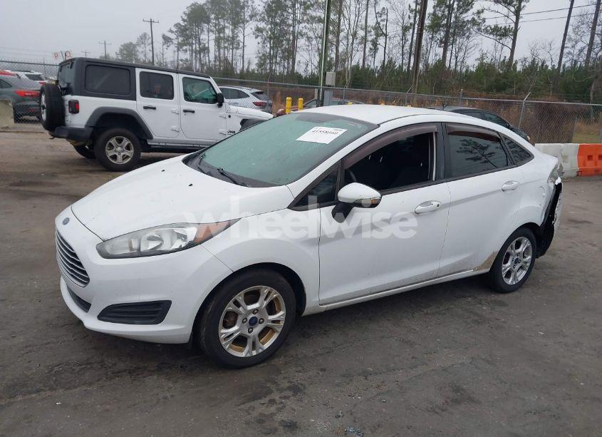 Photo 2 of 2014 Ford Fiesta SE (VIN 3FADP4BJ2EM189397)