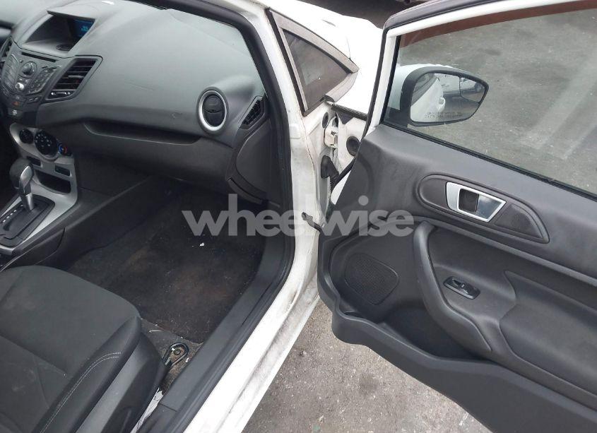Photo 5 of 2014 Ford Fiesta SE (VIN 3FADP4BJ2EM189397)