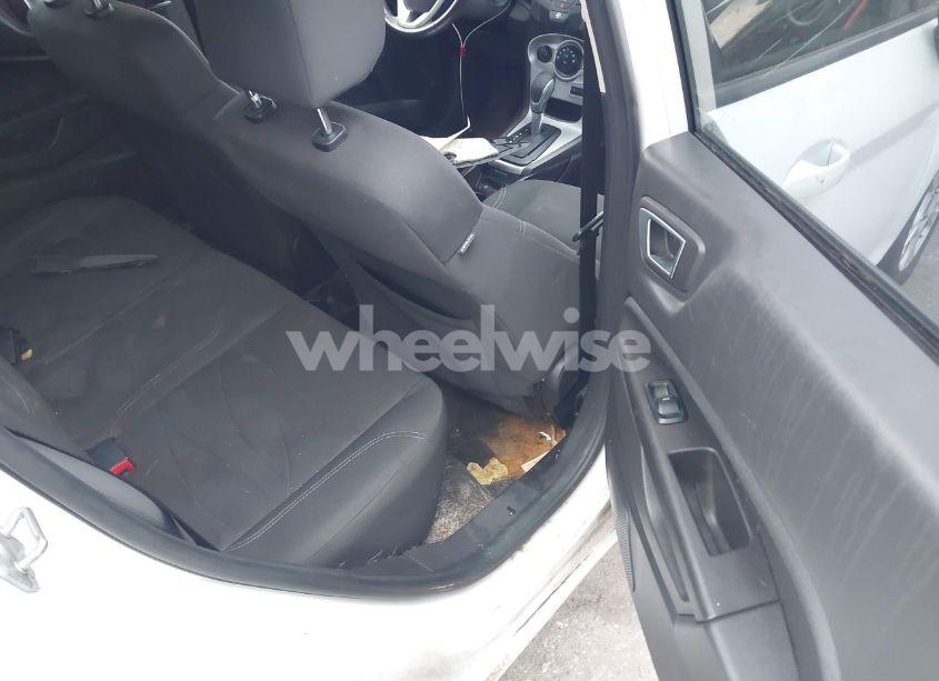 Photo 8 of 2014 Ford Fiesta SE (VIN 3FADP4BJ2EM189397)