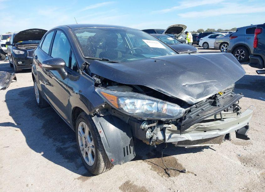 2016 Ford Fiesta SE (VIN 3FADP4BJ2GM197227) main photo