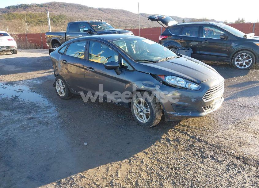 2017 Ford Fiesta SE (VIN 3FADP4BJ2HM140785) main photo