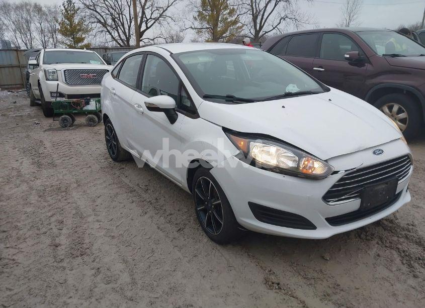 2017 Ford Fiesta SE (VIN 3FADP4BJ2HM142911) main photo