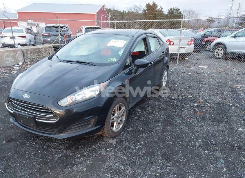 Photo 2 of 2019 Ford Fiesta SE (VIN 3FADP4BJ2KM109057)
