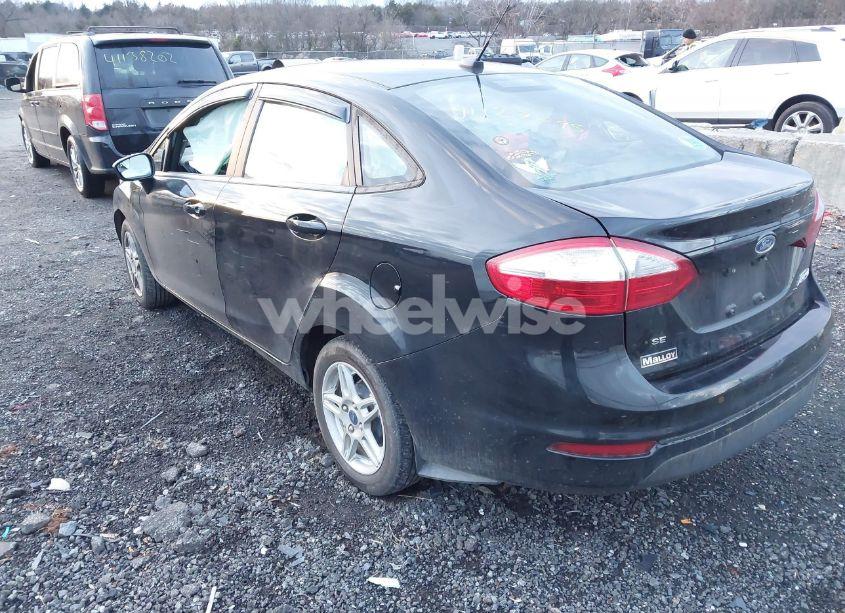 Photo 3 of 2019 Ford Fiesta SE (VIN 3FADP4BJ2KM109057)