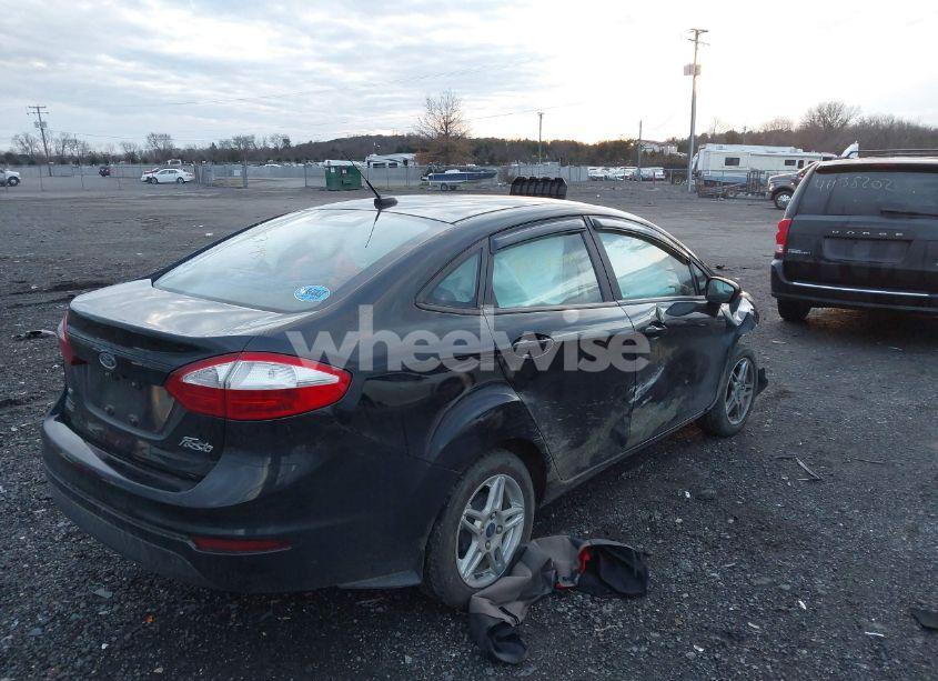 Photo 4 of 2019 Ford Fiesta SE (VIN 3FADP4BJ2KM109057)