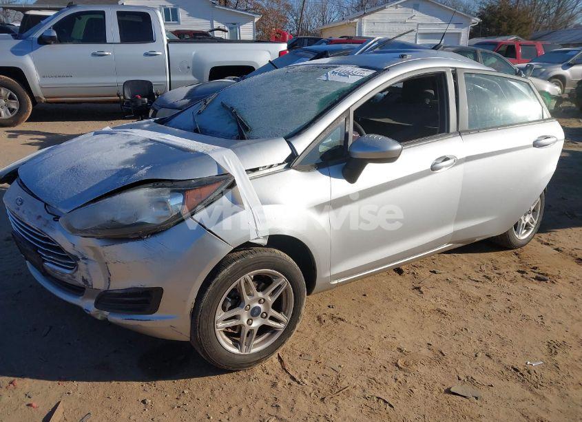 Photo 2 of 2019 Ford Fiesta SE (VIN 3FADP4BJ2KM128627)