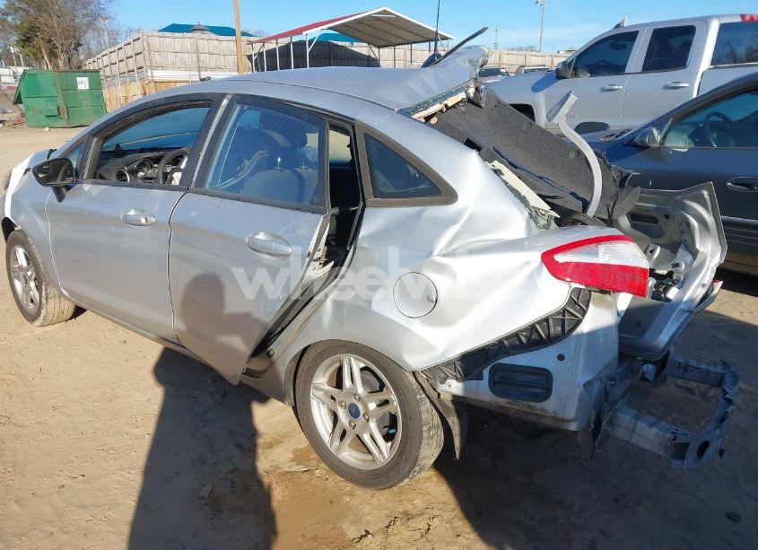 Photo 3 of 2019 Ford Fiesta SE (VIN 3FADP4BJ2KM128627)