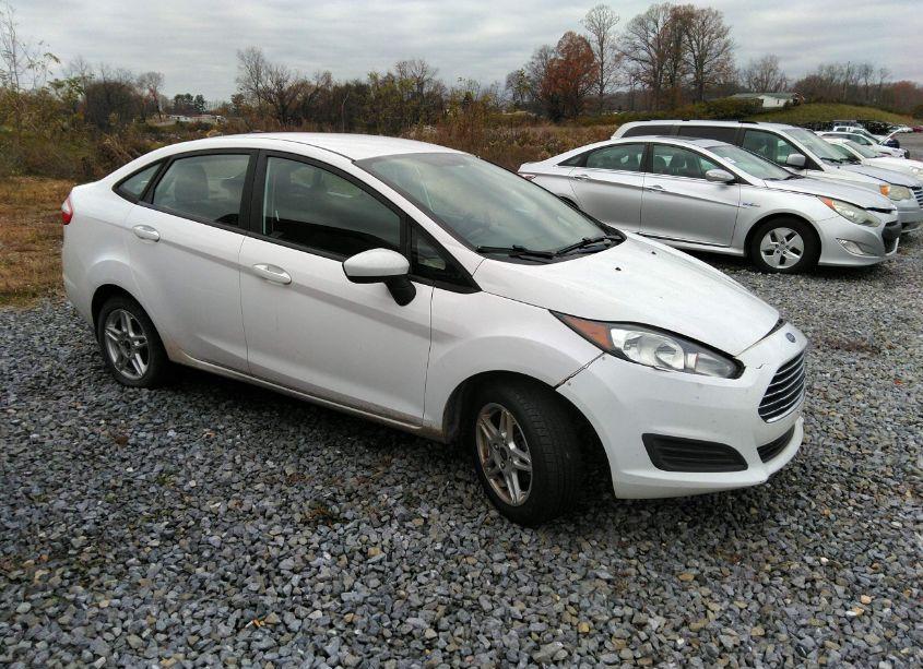 2019 Ford Fiesta SE (VIN 3FADP4BJ2KM158744) main photo