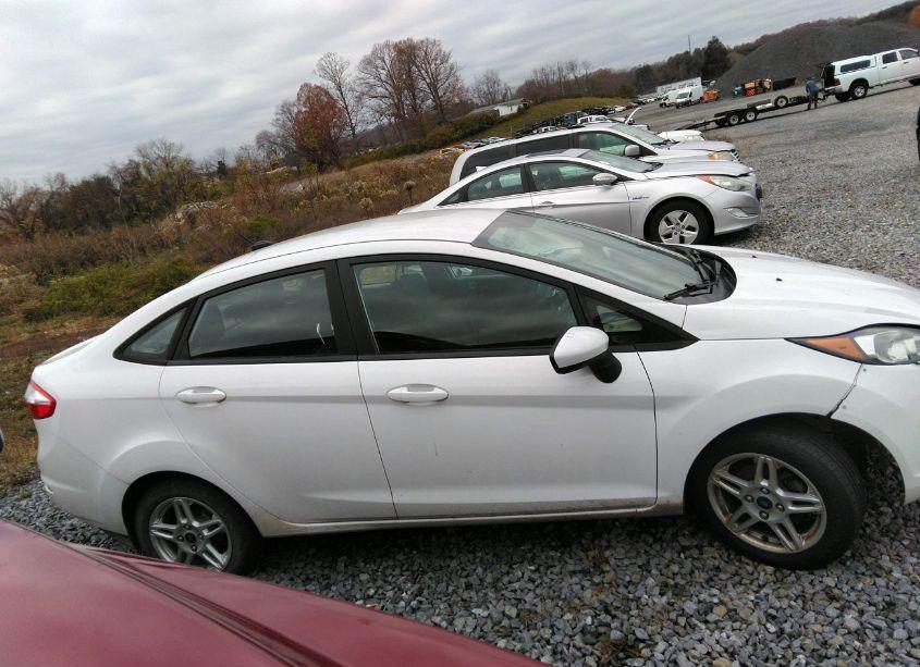 Photo 14 of 2019 Ford Fiesta SE (VIN 3FADP4BJ2KM158744)