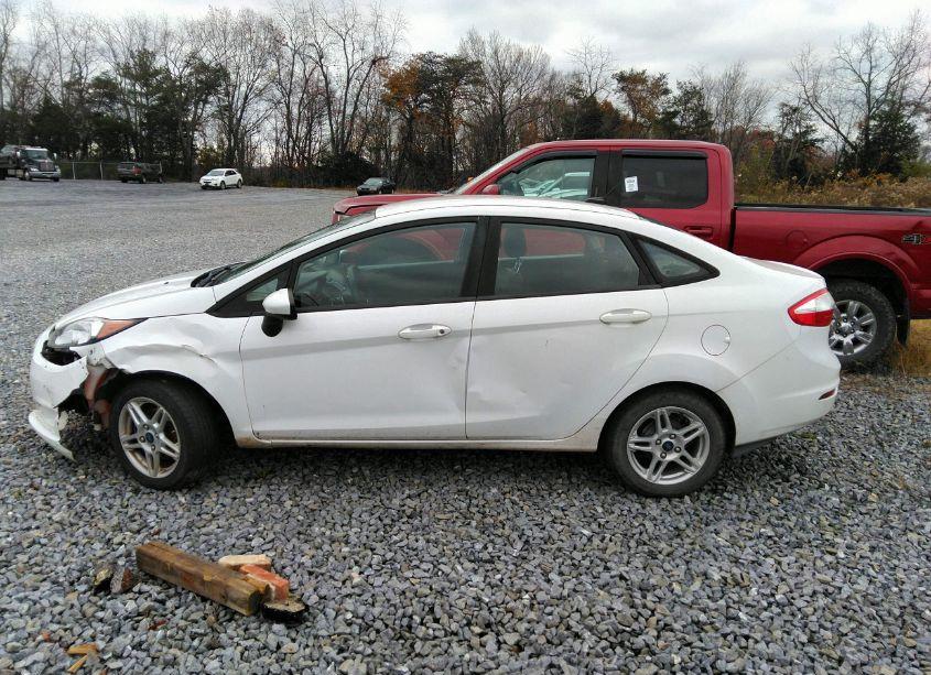 Photo 15 of 2019 Ford Fiesta SE (VIN 3FADP4BJ2KM158744)