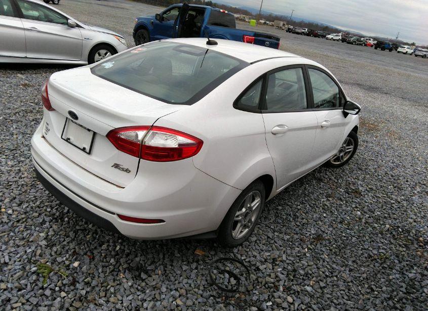 Photo 4 of 2019 Ford Fiesta SE (VIN 3FADP4BJ2KM158744)
