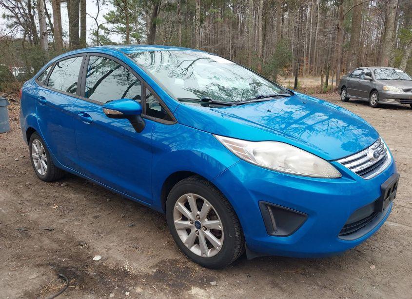 2013 Ford Fiesta SE (VIN 3FADP4BJ3DM113735) main photo