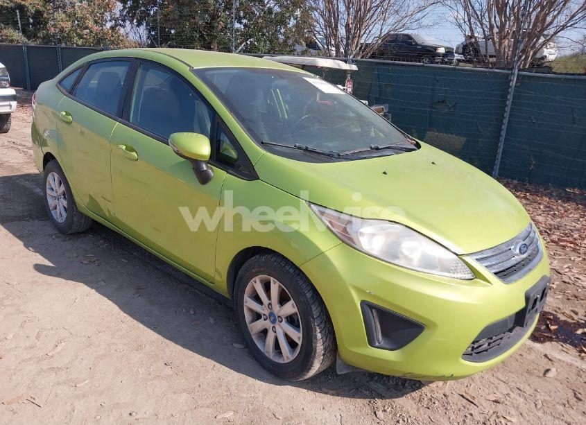 2013 Ford Fiesta SE (VIN 3FADP4BJ3DM118854) main photo