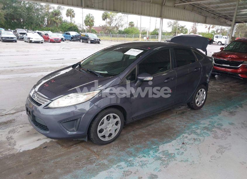 Photo 2 of 2013 Ford Fiesta SE (VIN 3FADP4BJ3DM136500)