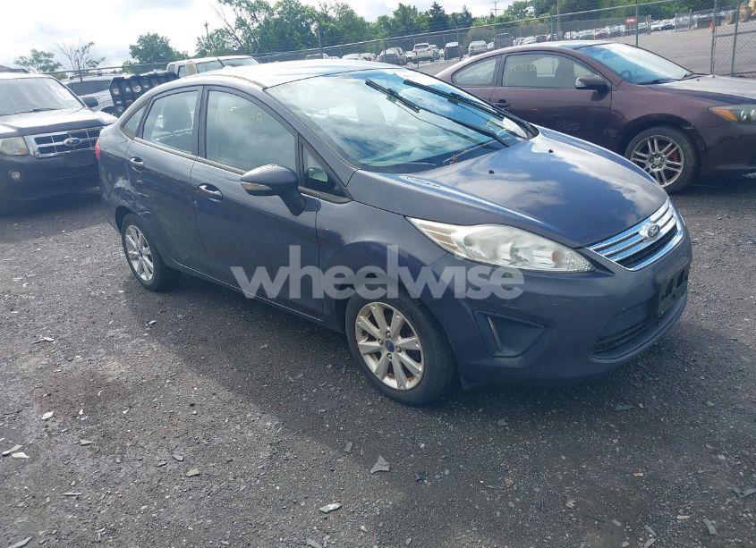 2013 Ford Fiesta SE (VIN 3FADP4BJ3DM142247) main photo