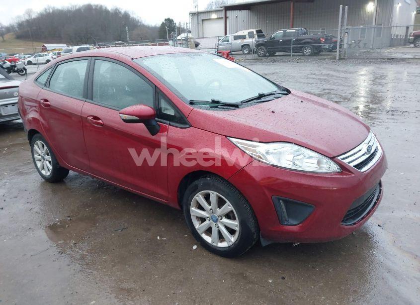 2013 Ford Fiesta SE (VIN 3FADP4BJ3DM152941) main photo