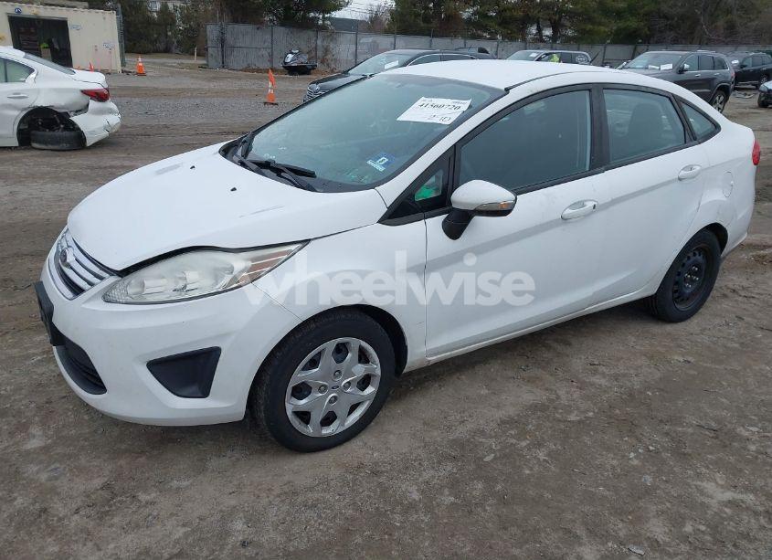 Photo 2 of 2013 Ford Fiesta SE (VIN 3FADP4BJ3DM157735)