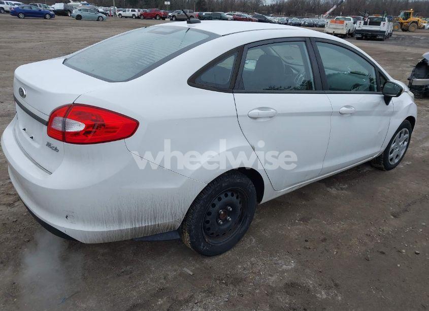 Photo 4 of 2013 Ford Fiesta SE (VIN 3FADP4BJ3DM157735)
