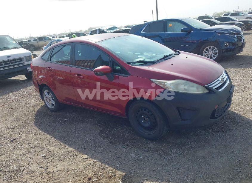 2013 Ford Fiesta SE (VIN 3FADP4BJ3DM193862) main photo