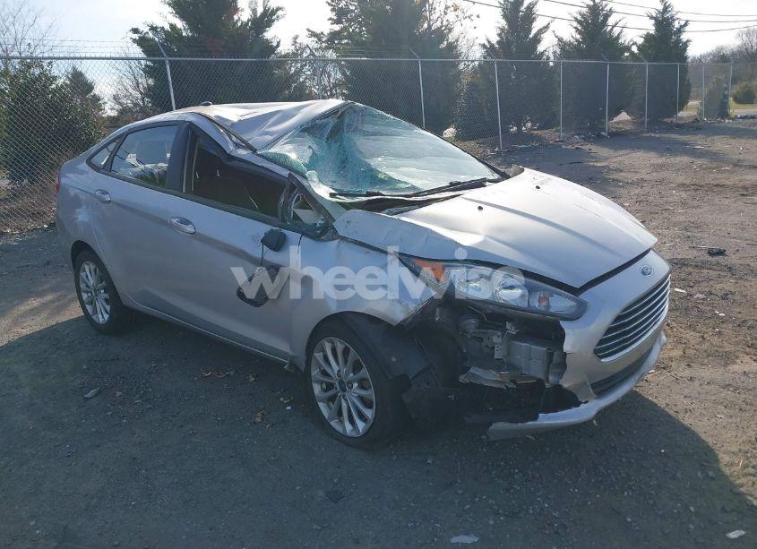 2014 Ford Fiesta SE (VIN 3FADP4BJ3EM110089) main photo