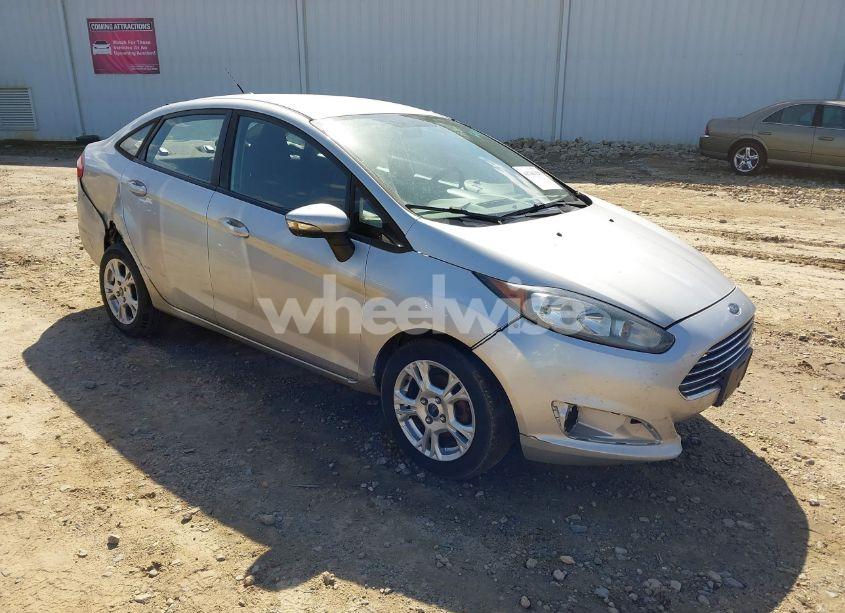 2014 Ford Fiesta SE (VIN 3FADP4BJ3EM189585) main photo
