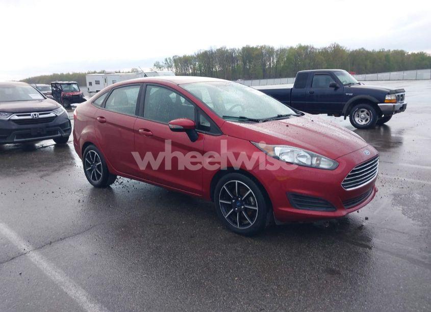 2015 Ford Fiesta SE (VIN 3FADP4BJ3FM100891) main photo