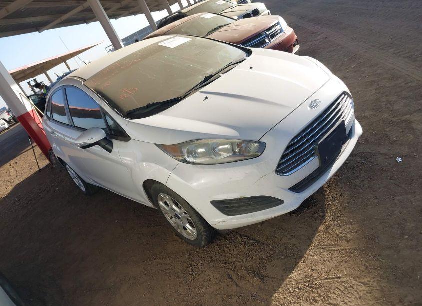 2015 Ford Fiesta SE (VIN 3FADP4BJ3FM102091) main photo