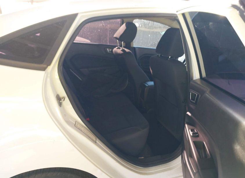 Photo 8 of 2015 Ford Fiesta SE (VIN 3FADP4BJ3FM102091)