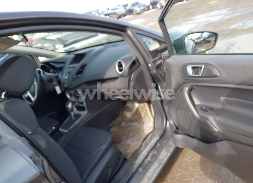 Photo 5 of 2015 Ford Fiesta SE (VIN 3FADP4BJ3FM175591)