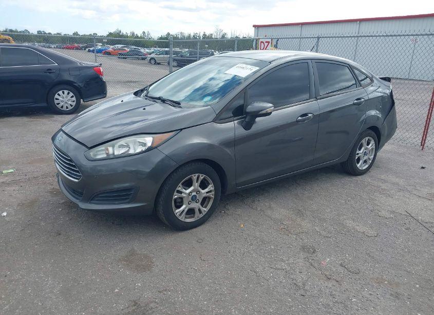 Photo 2 of 2015 Ford Fiesta SE (VIN 3FADP4BJ3FM214325)