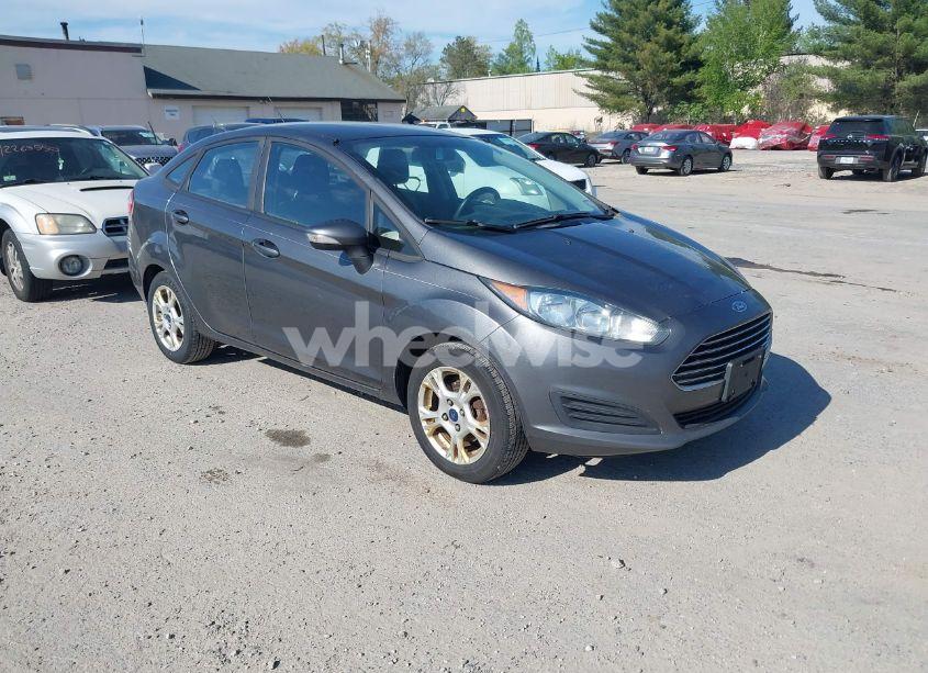 2016 Ford Fiesta SE (VIN 3FADP4BJ3GM113805) main photo