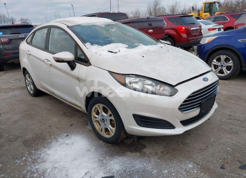 2016 Ford Fiesta SE (VIN 3FADP4BJ3GM194868) main photo