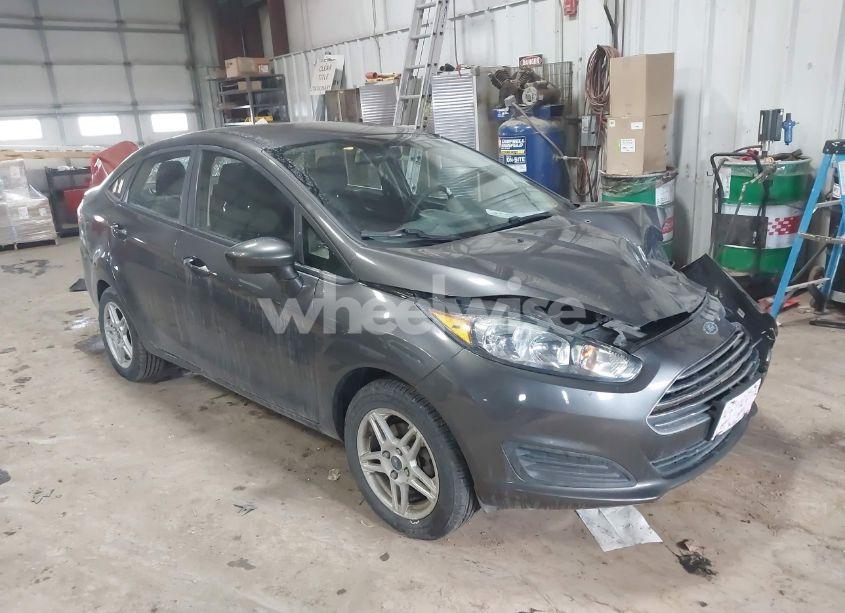2017 Ford Fiesta SE (VIN 3FADP4BJ3HM144506) main photo