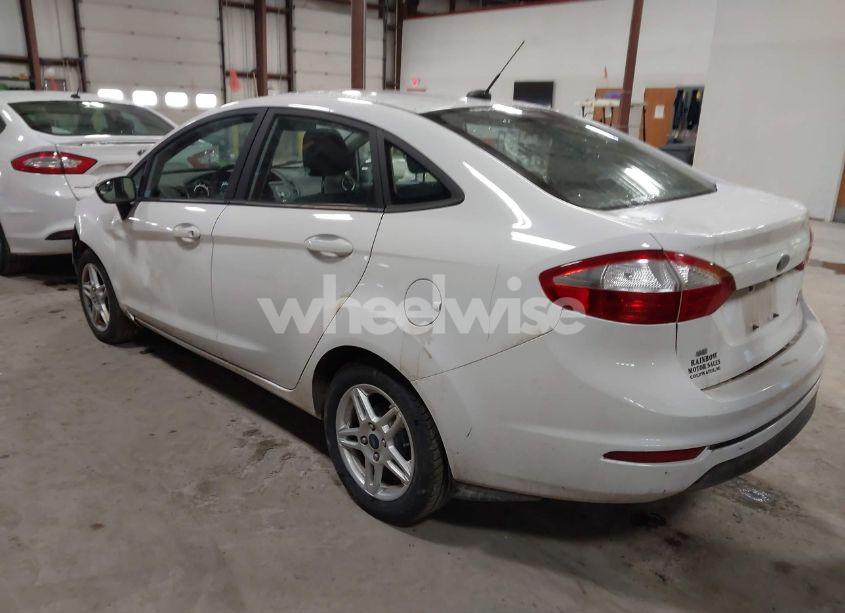 Photo 3 of 2018 Ford Fiesta SE (VIN 3FADP4BJ3JM128375)