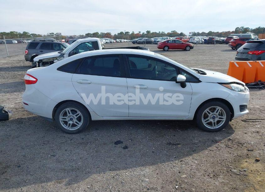 Photo 13 of 2018 Ford Fiesta SE (VIN 3FADP4BJ3JM135830)