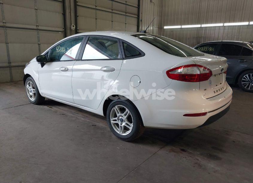 Photo 3 of 2019 Ford Fiesta SE (VIN 3FADP4BJ3KM117720)