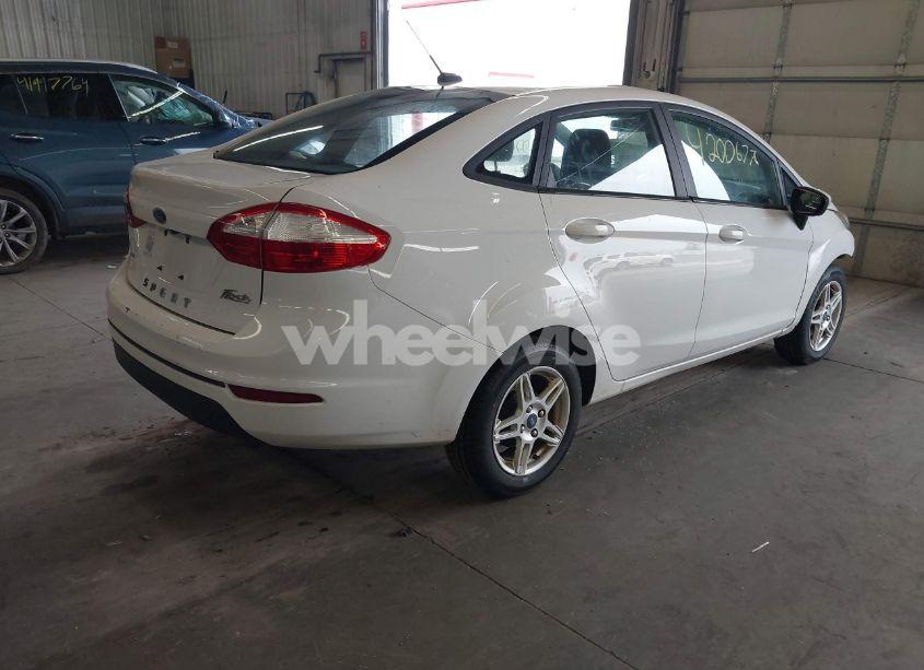 Photo 4 of 2019 Ford Fiesta SE (VIN 3FADP4BJ3KM117720)