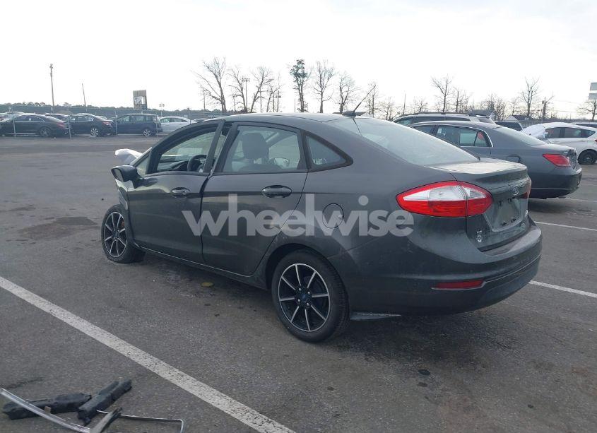 Photo 3 of 2019 Ford Fiesta SE (VIN 3FADP4BJ3KM119158)