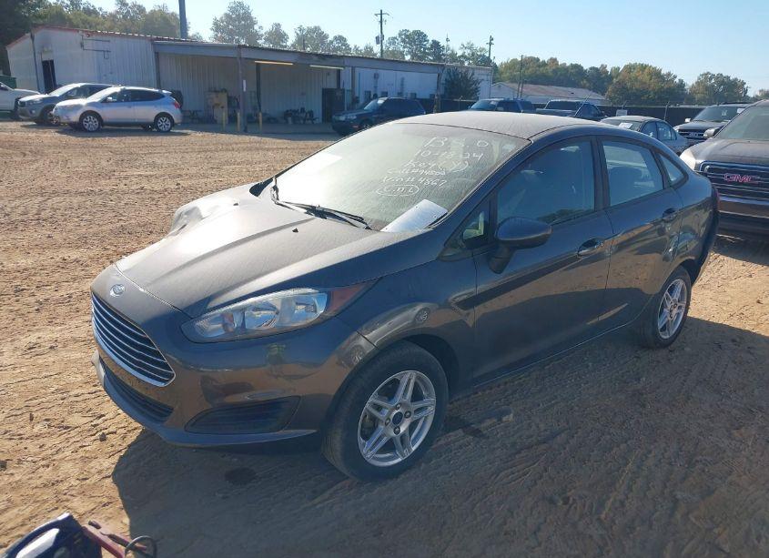 Photo 2 of 2019 Ford Fiesta SE (VIN 3FADP4BJ3KM144867)