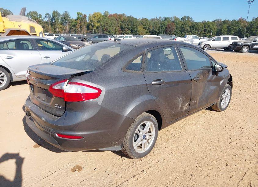 Photo 4 of 2019 Ford Fiesta SE (VIN 3FADP4BJ3KM144867)