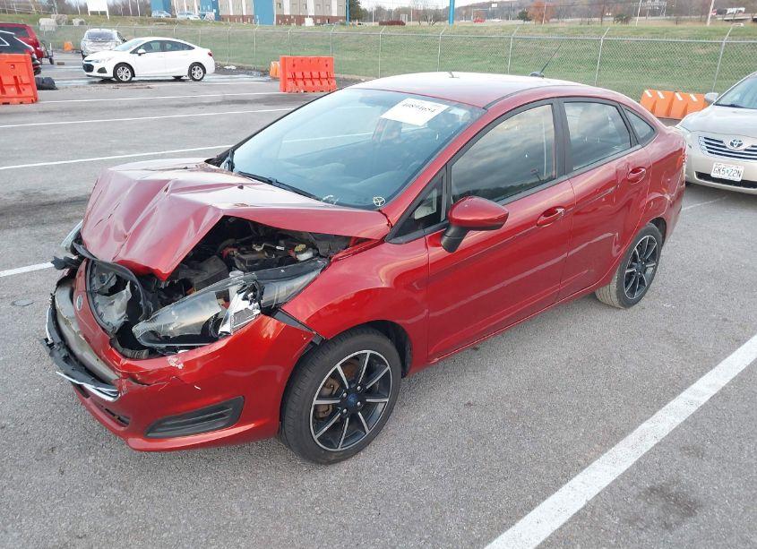 Photo 2 of 2019 Ford Fiesta SE (VIN 3FADP4BJ3KM159854)