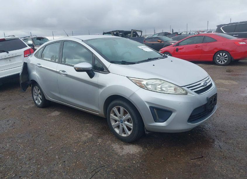 2013 Ford Fiesta SE (VIN 3FADP4BJ4DM103473) main photo