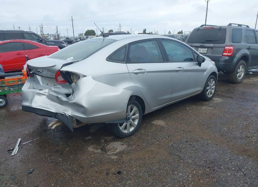 Photo 4 of 2013 Ford Fiesta SE (VIN 3FADP4BJ4DM103473)