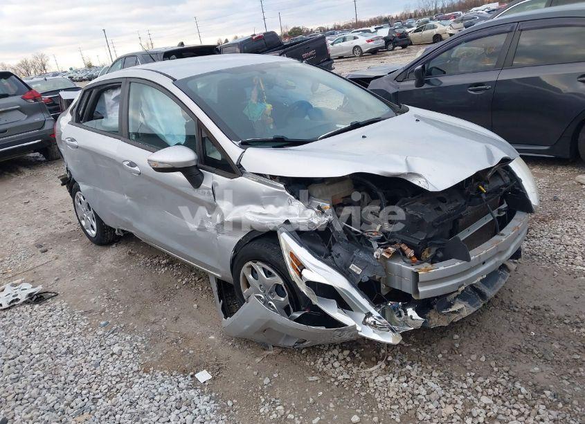 2013 Ford Fiesta SE (VIN 3FADP4BJ4DM155752) main photo