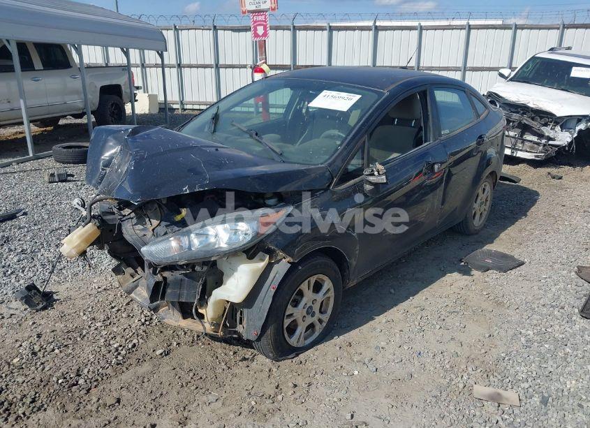 Photo 2 of 2014 Ford Fiesta SE (VIN 3FADP4BJ4EM189448)