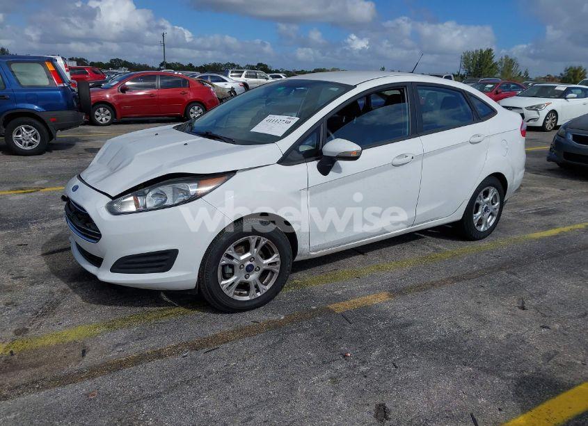 Photo 2 of 2014 Ford Fiesta SE (VIN 3FADP4BJ4EM219824)