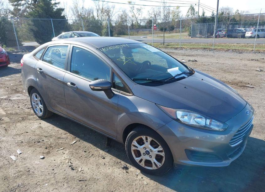 2014 Ford Fiesta SE (VIN 3FADP4BJ4EM233450) main photo